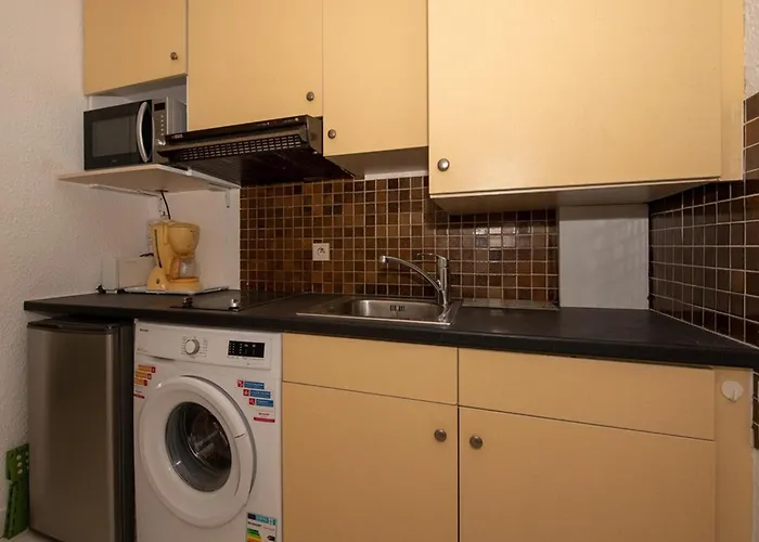 Cosy Au Lavandou Avec Acces Et Parking Prive - Fr-1-803-67 *